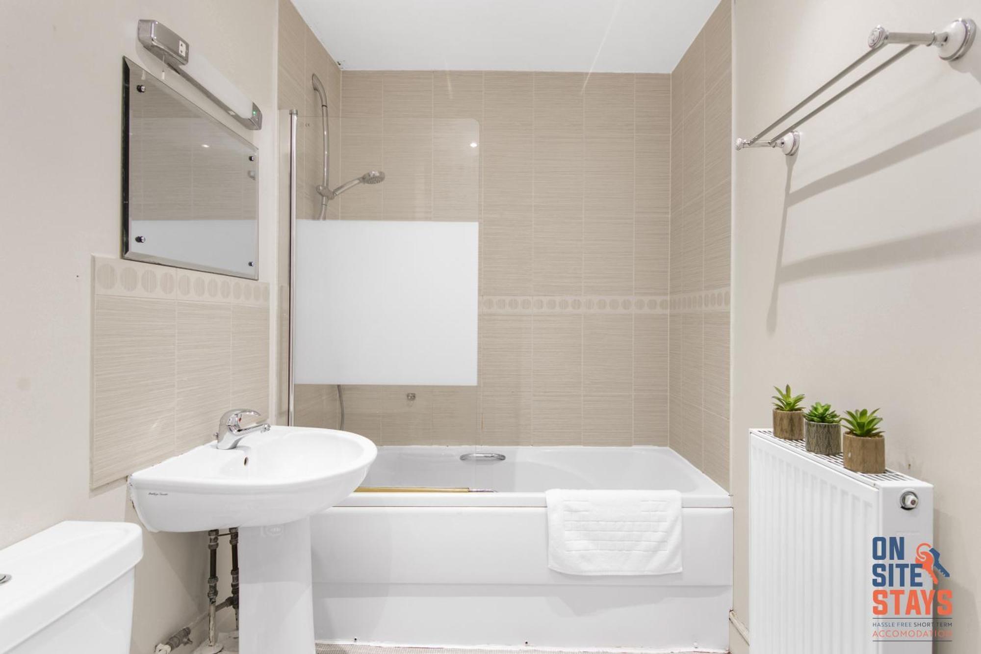 Onsitestays - Cosy 2-Bedroom Apartment With Free Parking, Wi-Fi & London Links Northfleet Kültér fotó