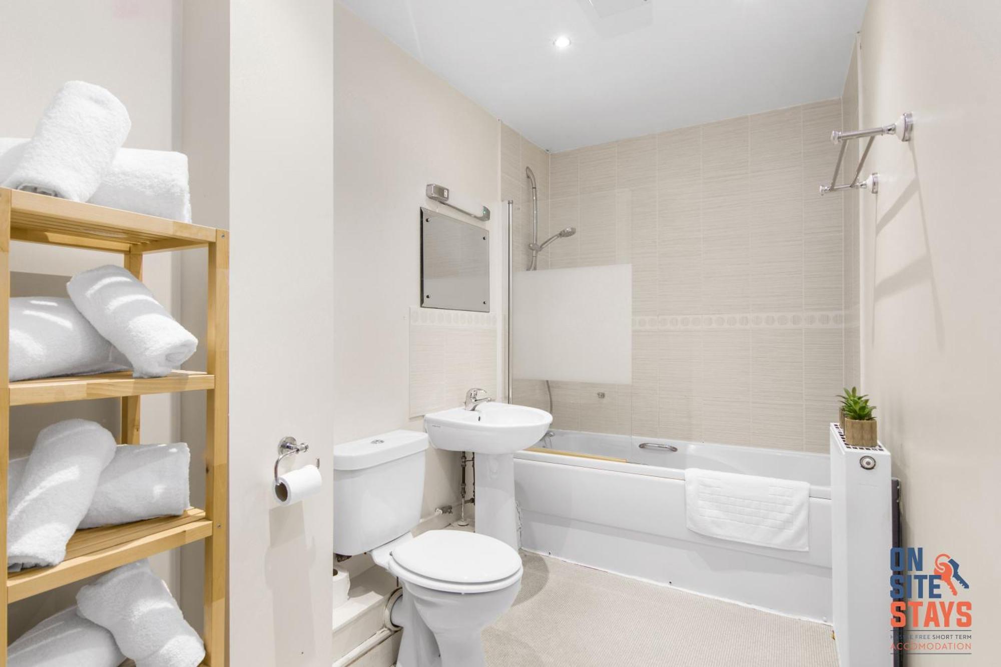 Onsitestays - Cosy 2-Bedroom Apartment With Free Parking, Wi-Fi & London Links Northfleet Kültér fotó
